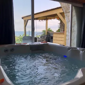 Nuit Insolite Avec Jacuzzi Privatif Et Piscine Couette-café La Roquette-sur-Var
